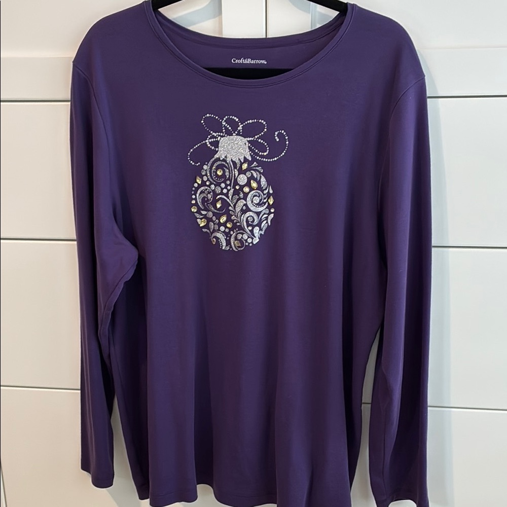 Croft and barrow long sleeve tee
Ornament trim 
Size 2X